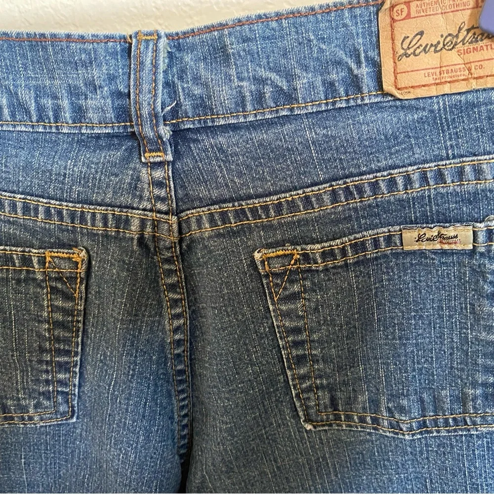 Classic Blue Women's Jeans - Picture 3 of 4